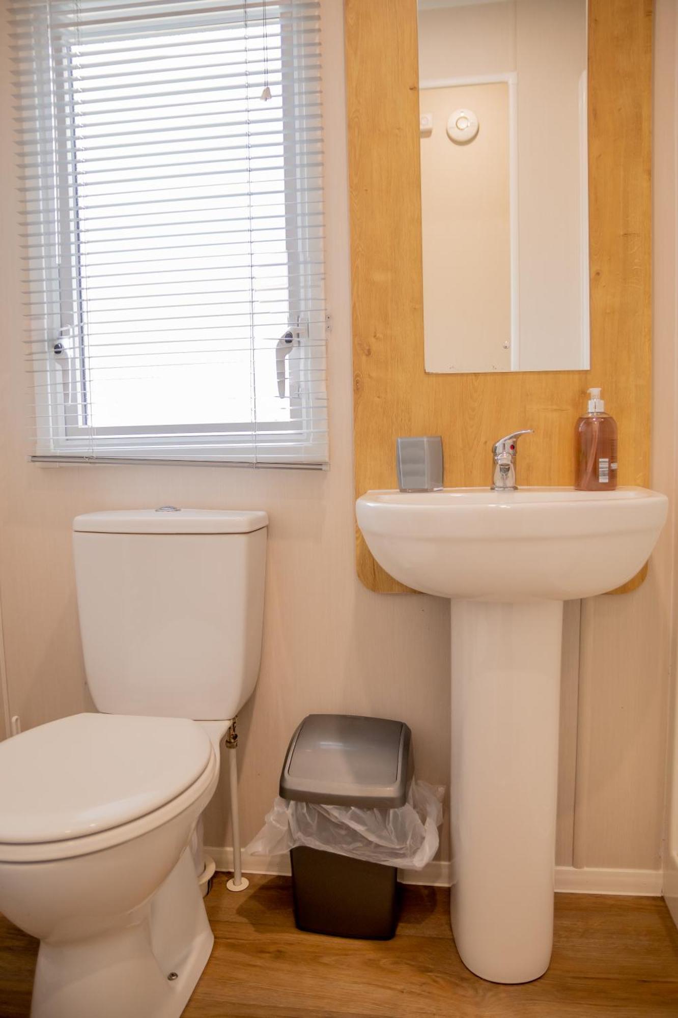 64 Lancaster The Lazy Willow 3 Bedroom Hot Tub Caravan Tattershall Lakes Εξωτερικό φωτογραφία