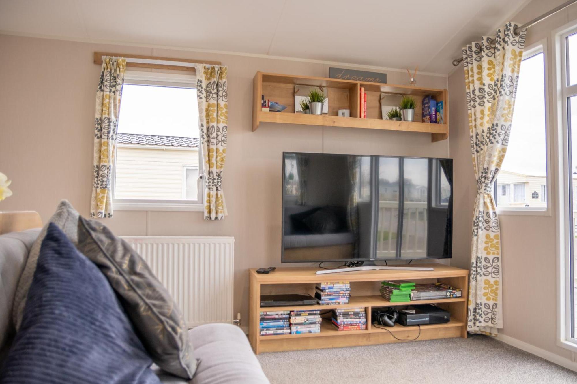 64 Lancaster The Lazy Willow 3 Bedroom Hot Tub Caravan Tattershall Lakes Εξωτερικό φωτογραφία