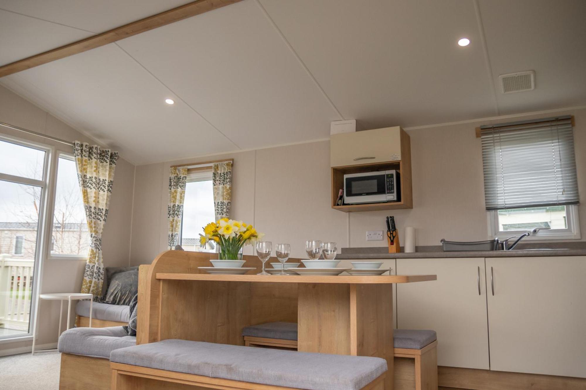 64 Lancaster The Lazy Willow 3 Bedroom Hot Tub Caravan Tattershall Lakes Εξωτερικό φωτογραφία